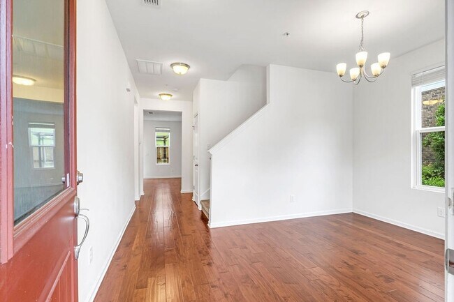 Foto del edificio - 1038 Livingstone Ln