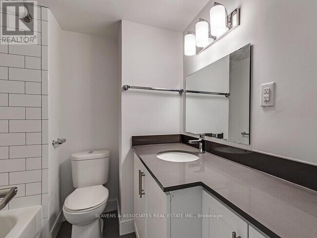 Photo du bâtiment - 9-309 Kingsbridge Ct