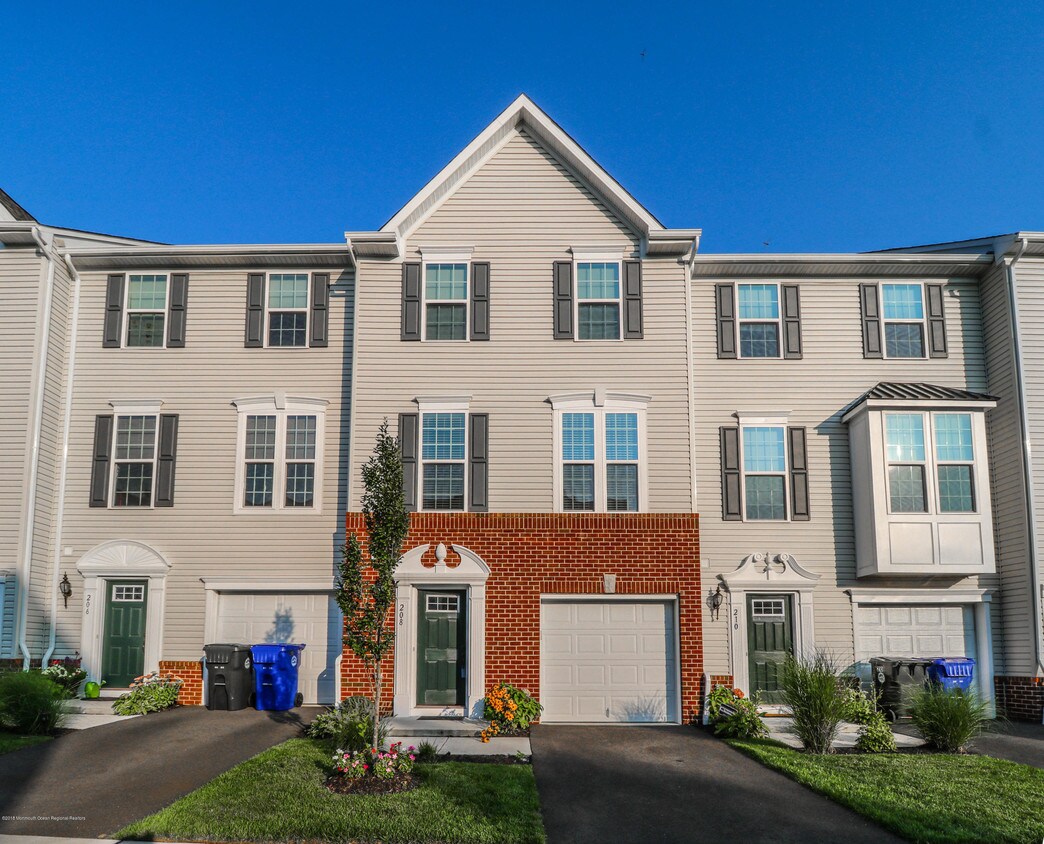 Primary Photo - 208 Spirit Way