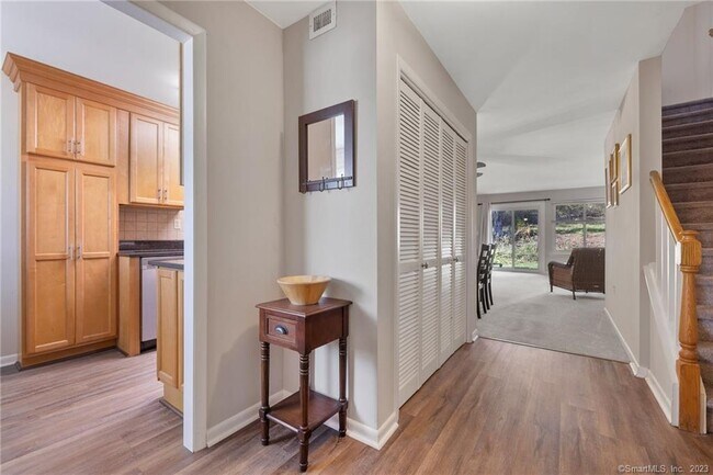 Foto del edificio - 25 Hemlock Ct