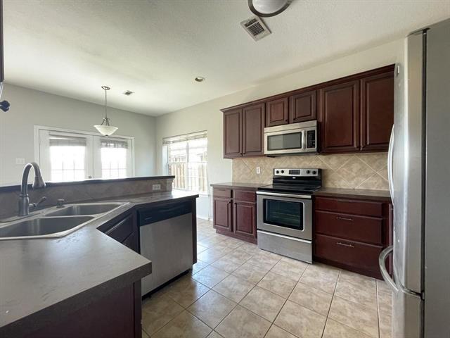 Foto del edificio - 127 Castleridge Dr