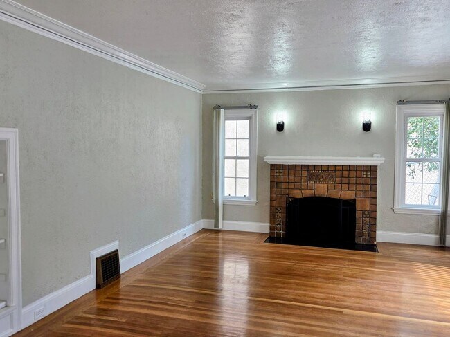 Building Photo - 708 Calmar Ave