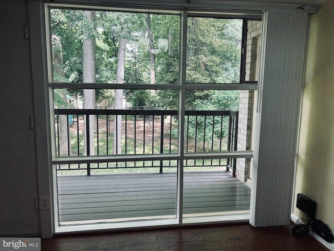 Building Photo - 4945 Americana Dr