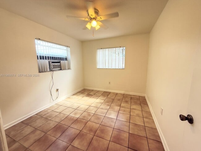 Building Photo - 1942 Thomas St