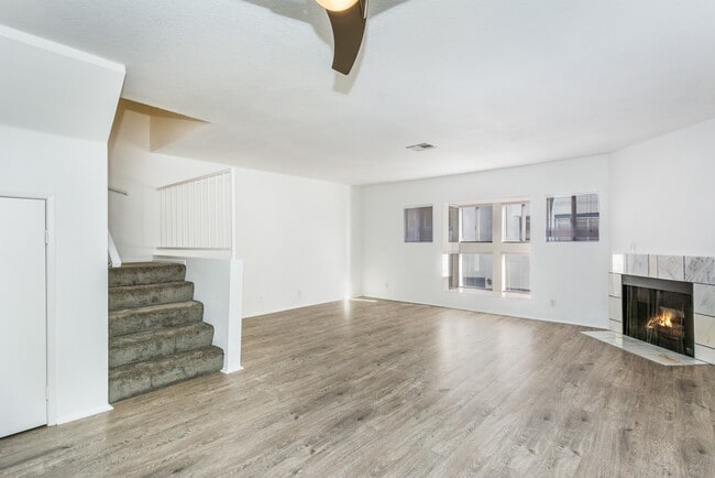Building Photo - 534 Venice Way