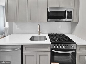 Building Photo - 1101 N 41st St