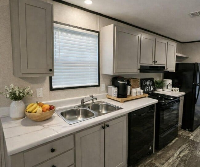 Building Photo - 126 Southland Ct