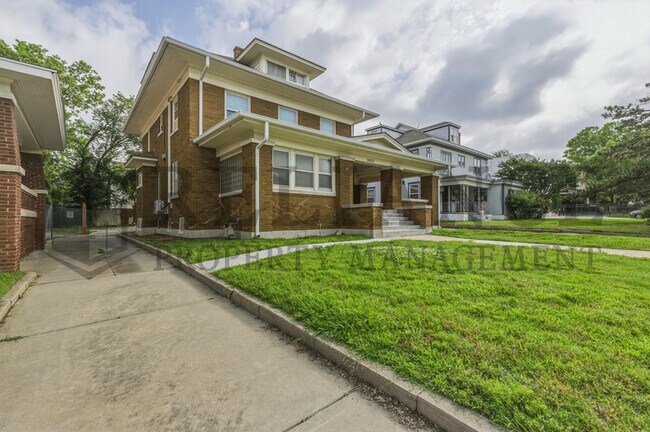 Foto del edificio - 3422 E Douglas Ave