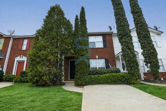 Building Photo - 5896 Strathmoor Manor Cir