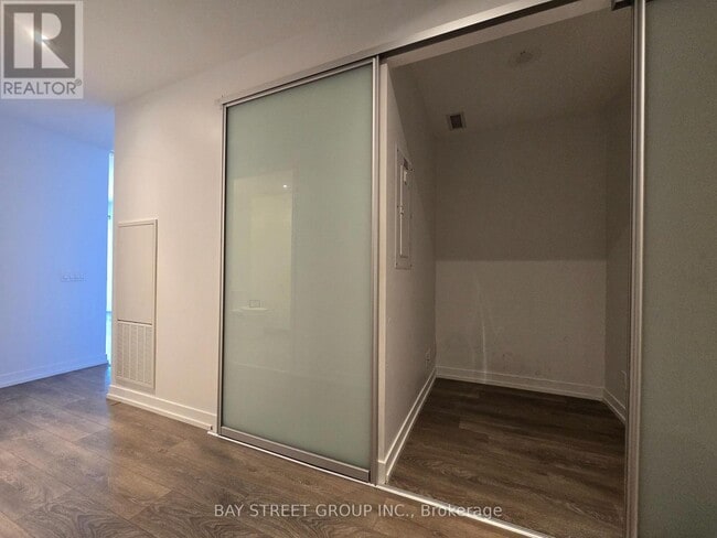 Photo du bâtiment - 950 Portage Pkwy