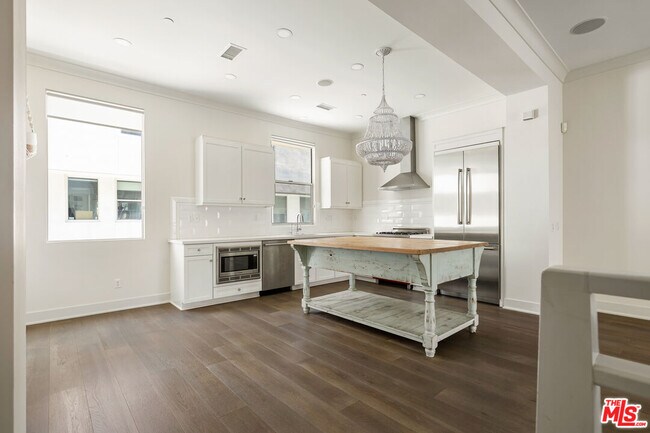 Foto del edificio - 2204 Fox Ln