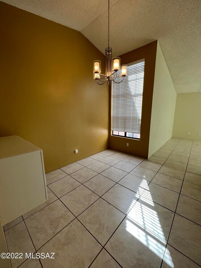 Building Photo - 6451 N Tierra De Las Catalinas