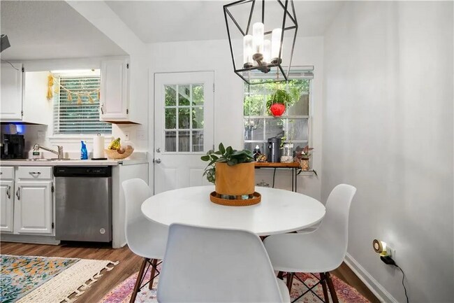 Foto del edificio - 128 Du Rhu Dr