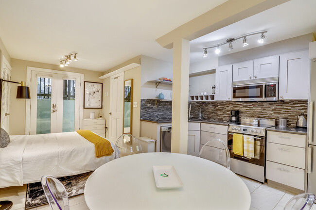 Building Photo - 1903 New Hampshire Ave NW Unit B