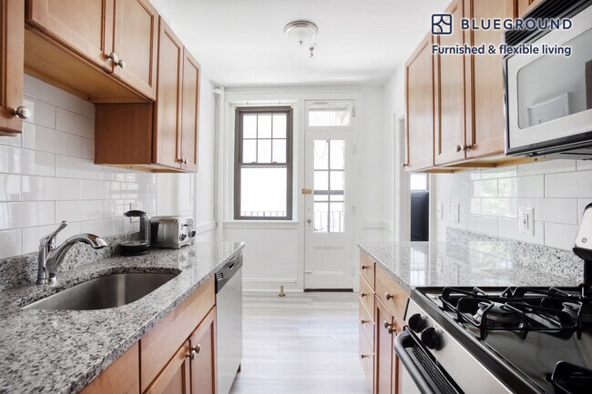 Foto del edificio - 249 Chestnut Hill Ave