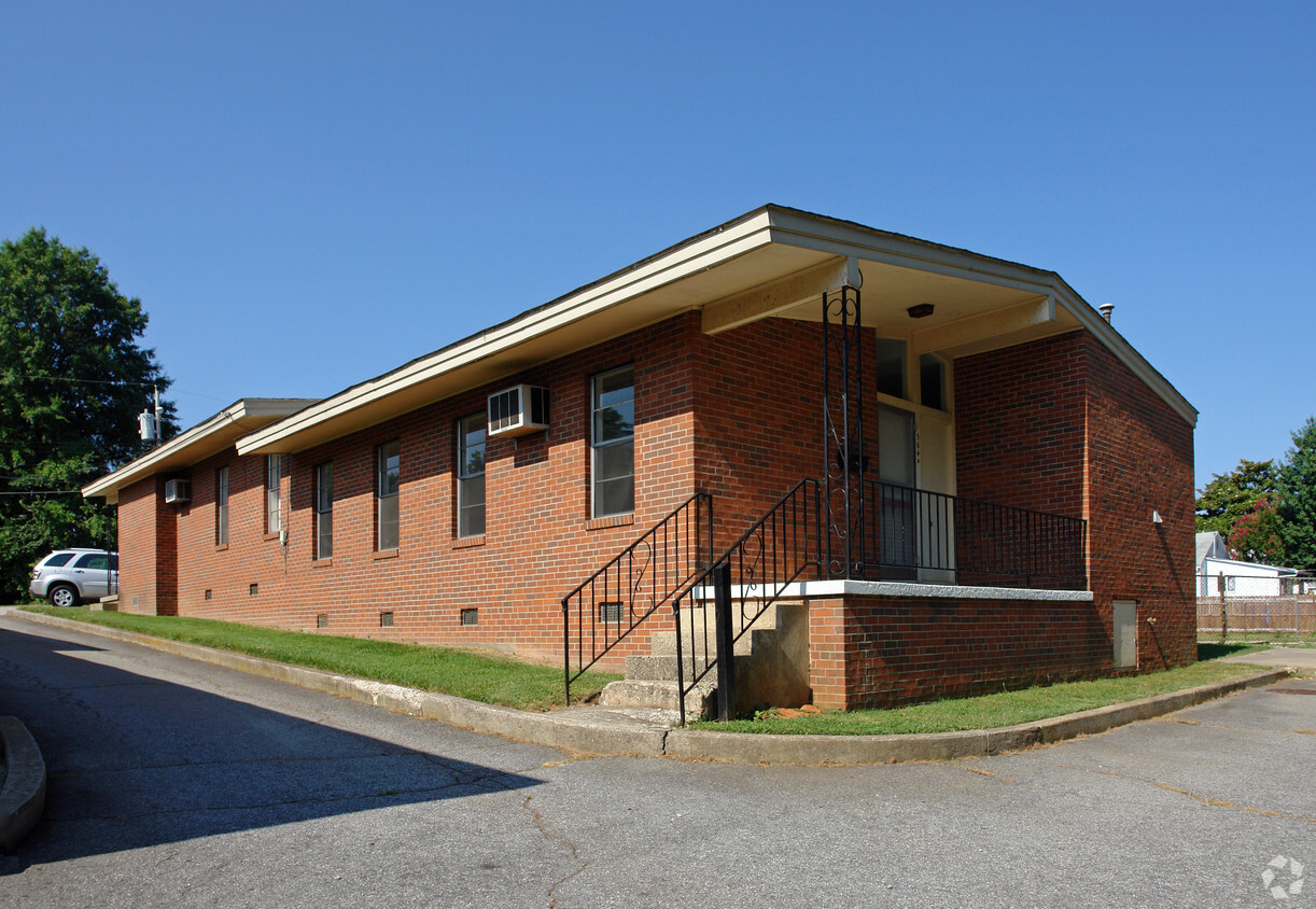 Primary Photo - 500 Barker Ave