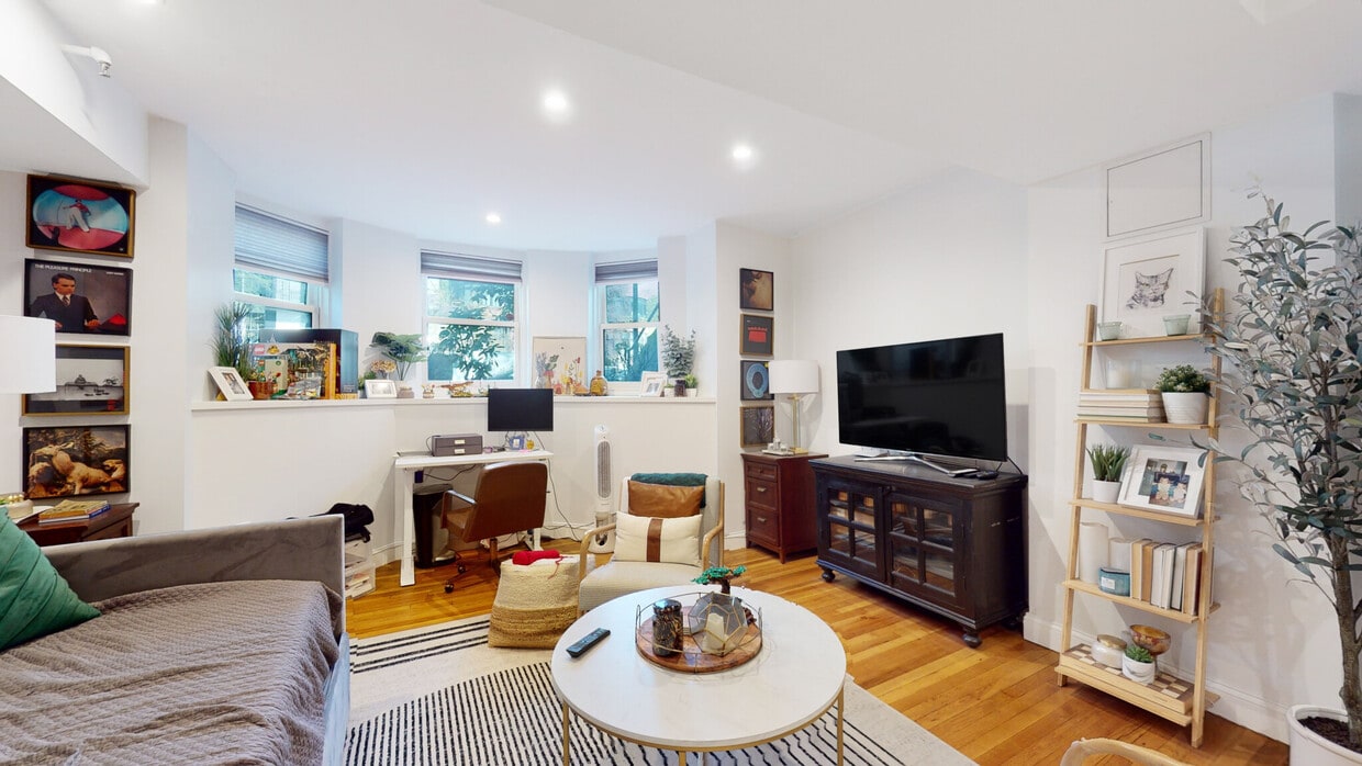 Building Photo - 289 Beacon St