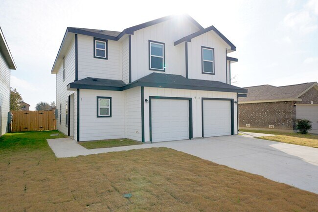 Foto del edificio - Brand New Duplex Rental Now Available in Converse, TX! Realtor Commission: $600