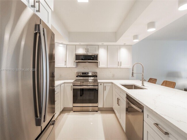 Foto del edificio - 5701 Collins Ave