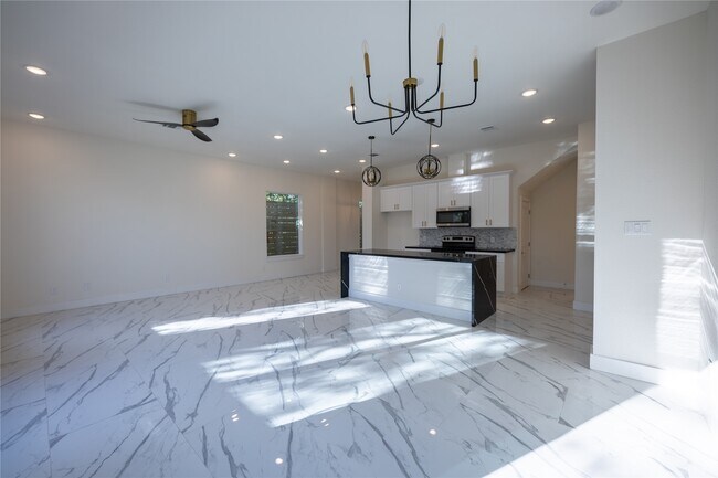 Foto del edificio - 5906 St Augustine St