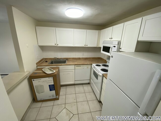 Building Photo - 16 Whites Ave