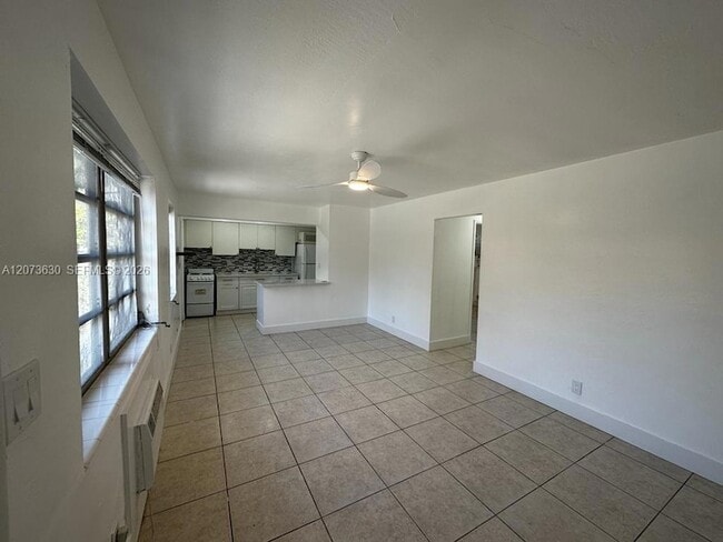 Building Photo - 2115 N 17th Ct