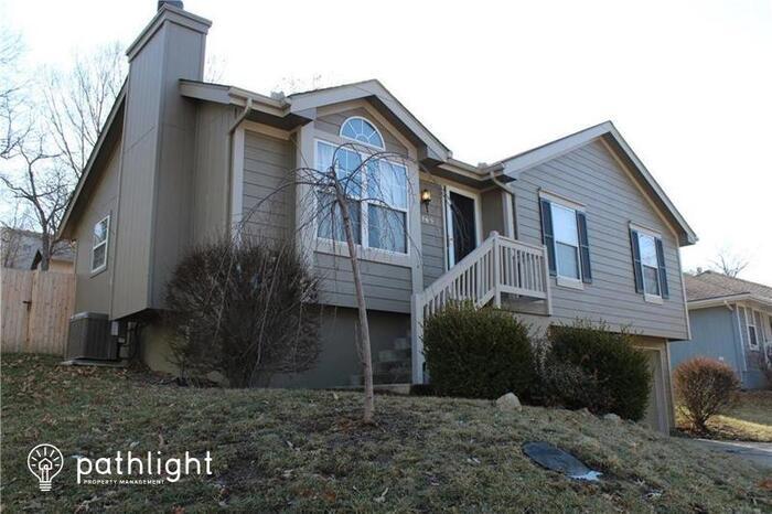 Primary Photo - 1465 Northwest Foxboro Road, Blue Springs,...