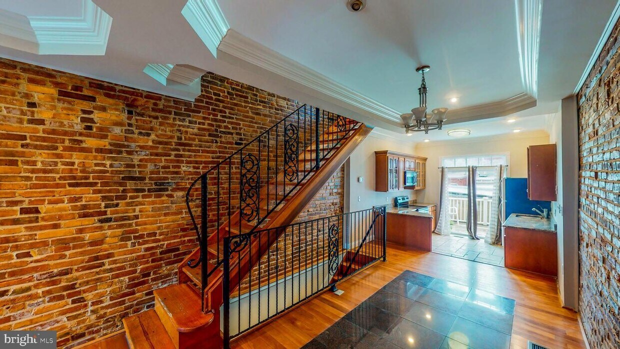 Primary Photo - 1008 S Robinson St