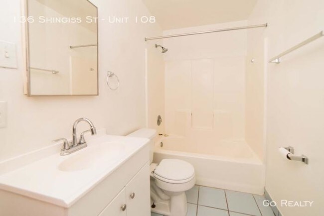 Building Photo - 2 bedroom in McKees Rocks PA 15136