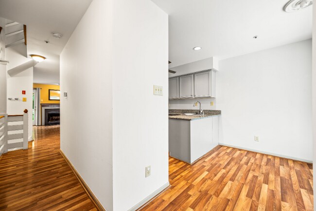 Foto del edificio - 445 Hartford Square