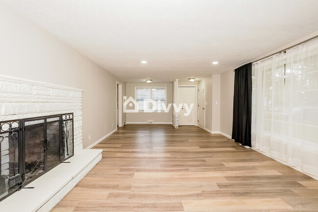 Building Photo - 27 E Shore Blvd, Timberlake, OH 44095