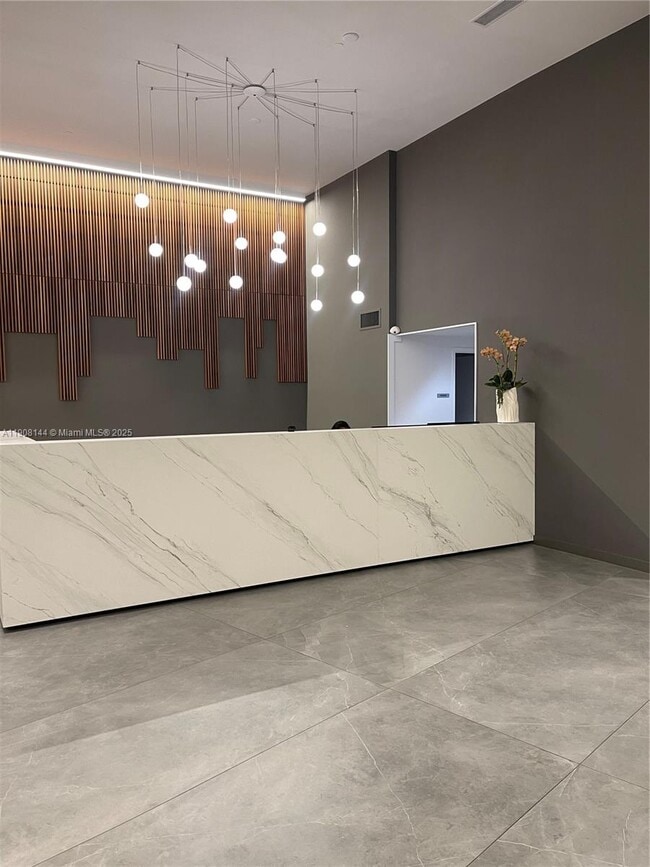 Foto del edificio - 350 S Miami Ave