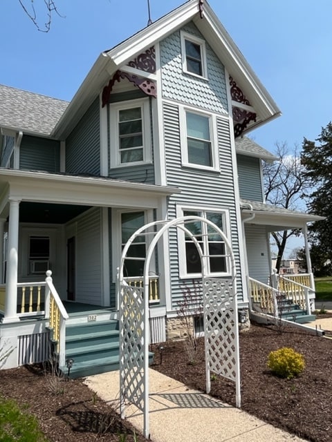Lower Unit with Private Front Porch and entrance - 302 Summit Ave