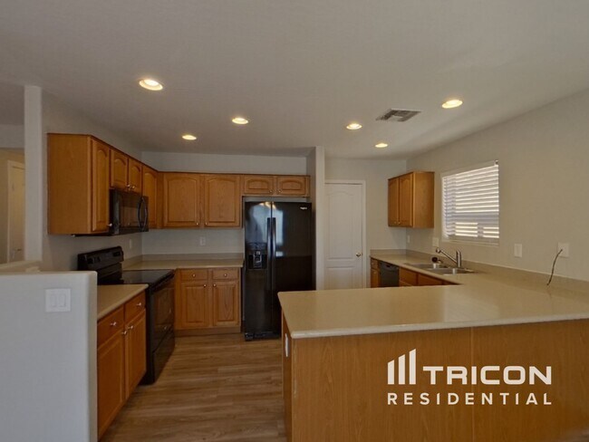 Foto del edificio - 40155 W Thornberry Ln