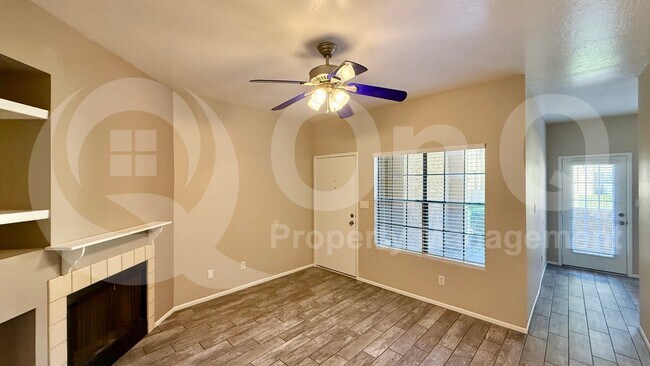 Foto del edificio - 1126 W Elliot Rd