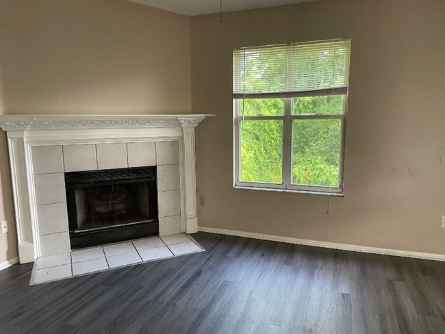 Building Photo - 2208 Northlake Dr