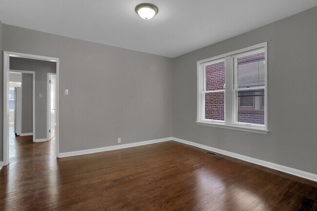 Foto del edificio - 5036 Tholozan Ave