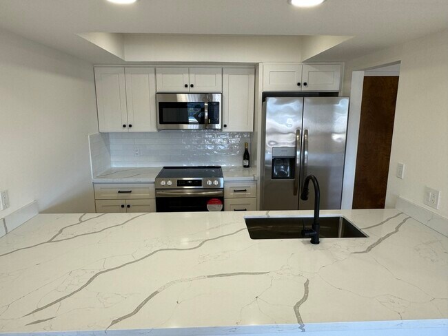 Building Photo - 465 Fathom Dr