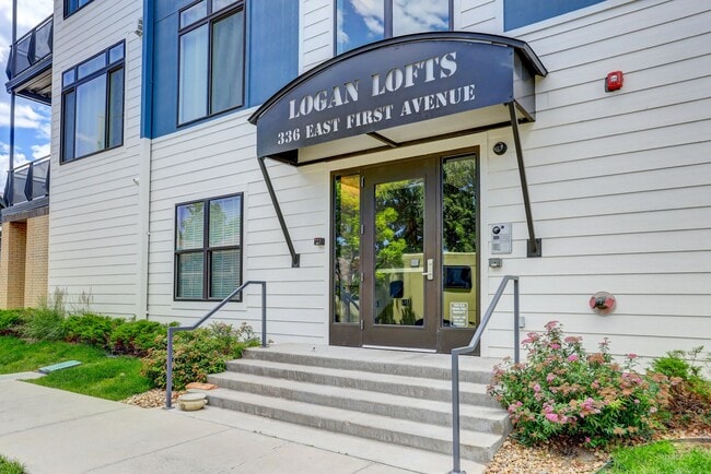 Building Photo - 2 bedroom 2 bath Penthouse apartment in Wa...