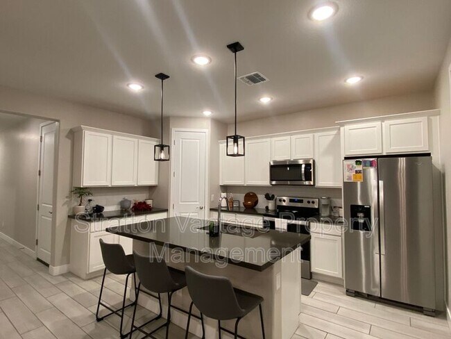 Foto del edificio - 899 S 151st Ln