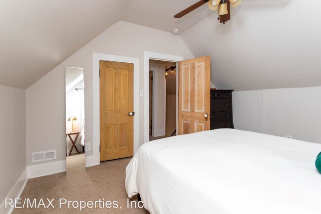 Building Photo - 3 br, 2 bath House - 1812 W. Pikes Peak Av...