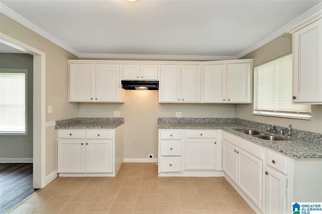 Building Photo - 7152 Glass Dr