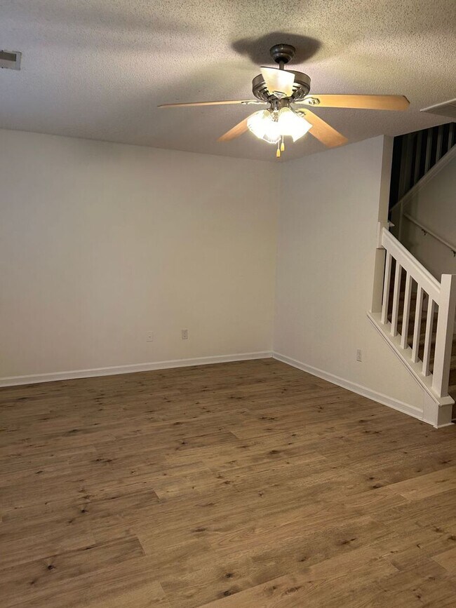 Foto del edificio - Oak Bluff Townhome