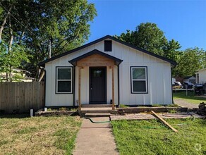 Building Photo - 1003 North St