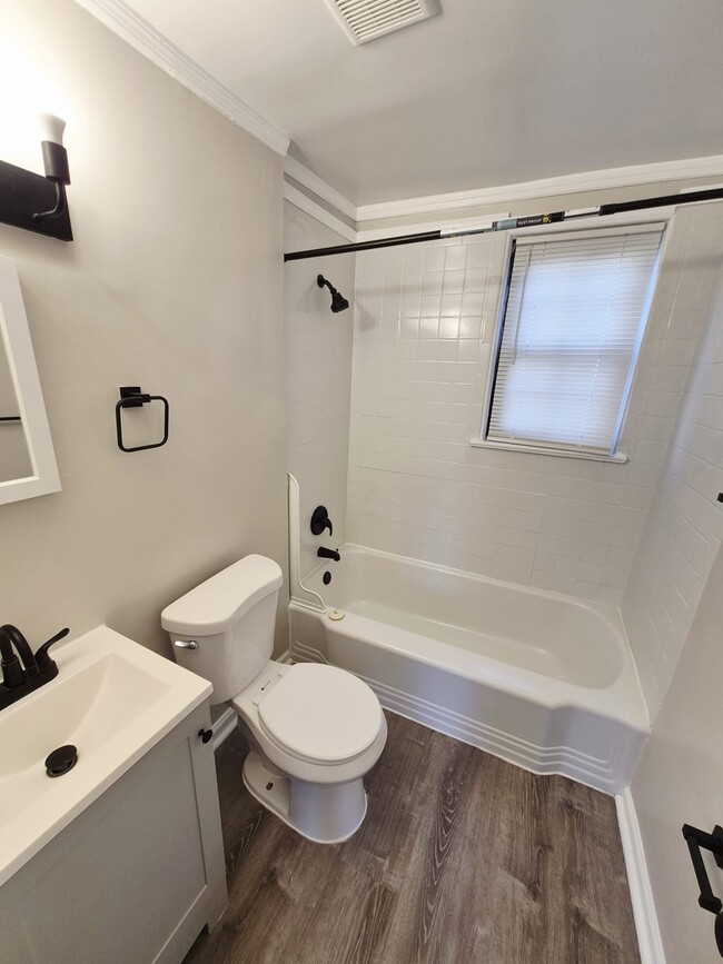 Foto del edificio - 3243 Floyd Walk