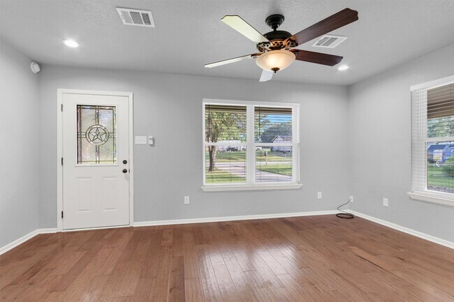 Foto del edificio - 213 County Line Rd
