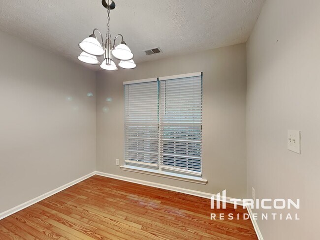 Building Photo - 313 Cascade Court Hampton GA