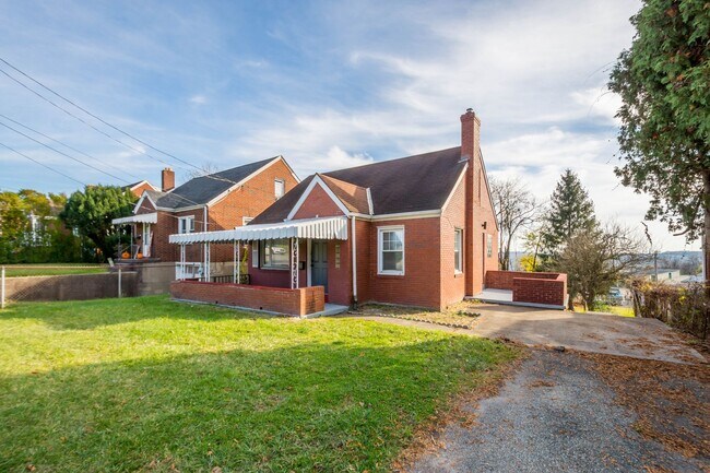 Building Photo - 3 Bedroom home in West Mifflin available o...