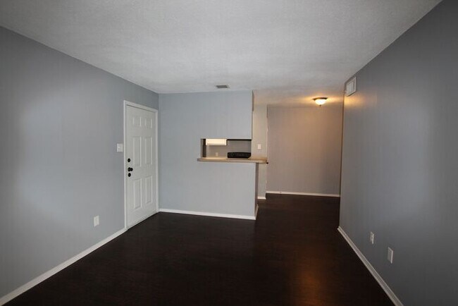 Foto del edificio - Tour Today! 2 Bedroom, 1 Bathroom Upstairs...