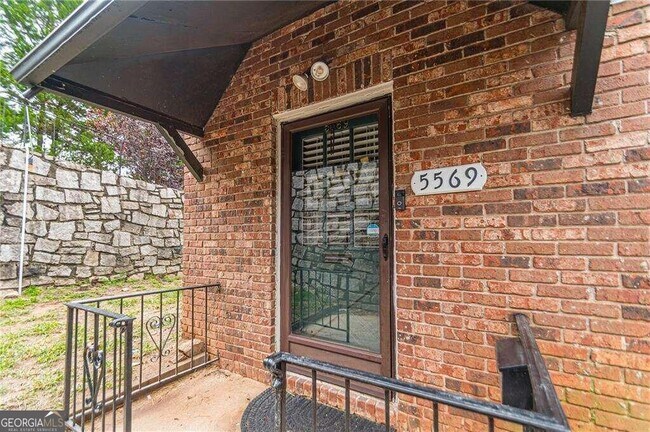 Building Photo - 5569 Kingsport Dr
